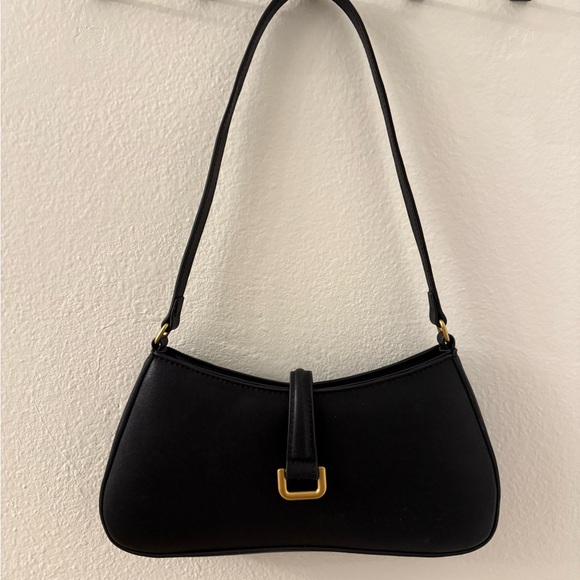 Source Unknown Handbags - Black Shoulder Bag with Gold Buckle